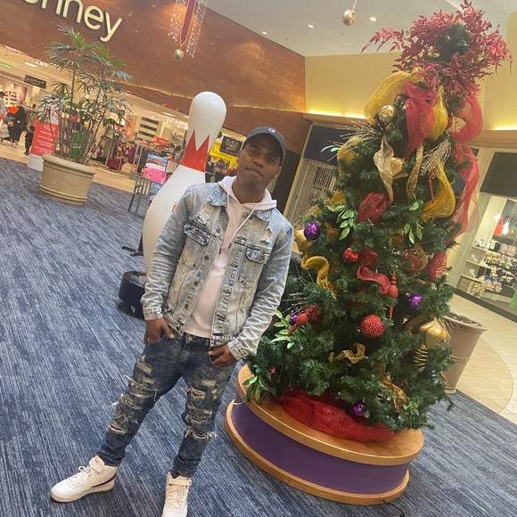 Meet your Posher, Daniel - Picture 1 of 1